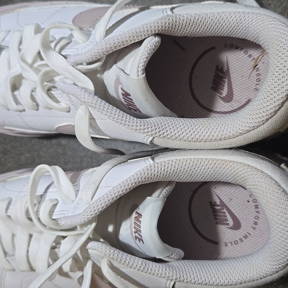 Nike White and Light Pink Casual Shoes - Picture 4 of 10